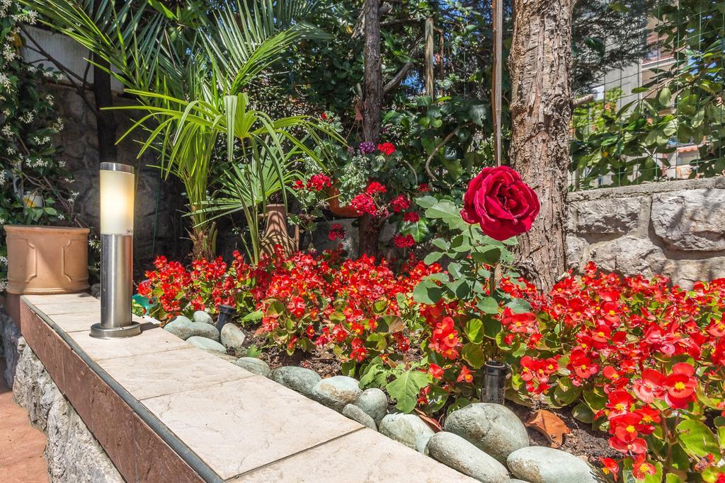 Villa Roses Apartments & Wellness Ičići Екстериор снимка