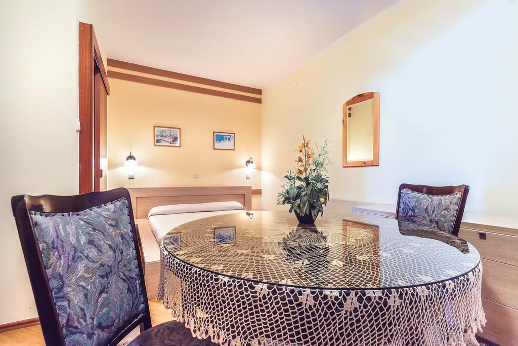 Villa Roses Apartments & Wellness Ičići Екстериор снимка