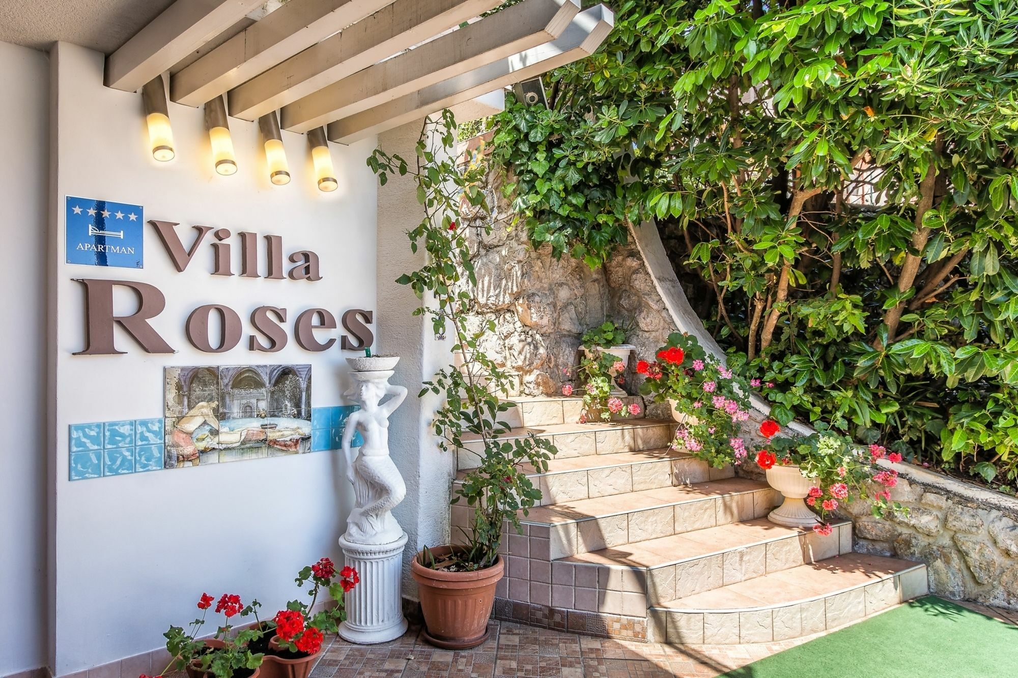 Villa Roses Apartments & Wellness Ičići Екстериор снимка